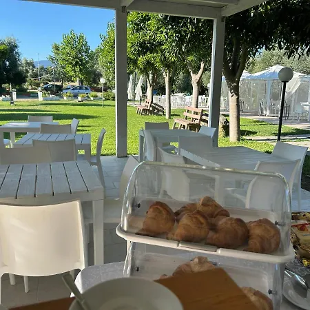 מלון Park Village