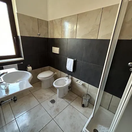 Park Village מלון 4*