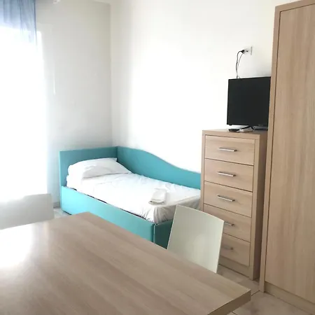 מלון Park Village 4*