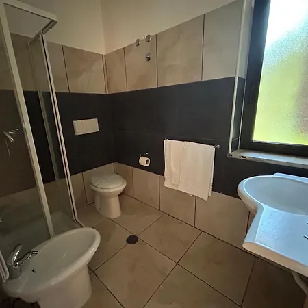 מלון Park Village 4*