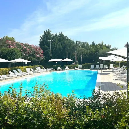 Park Village מלון